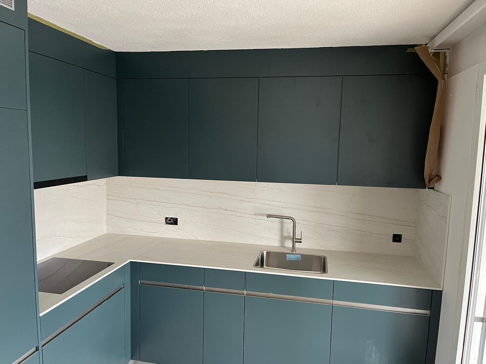 Mietwohnung Zürich — Dekton Neural 12mm