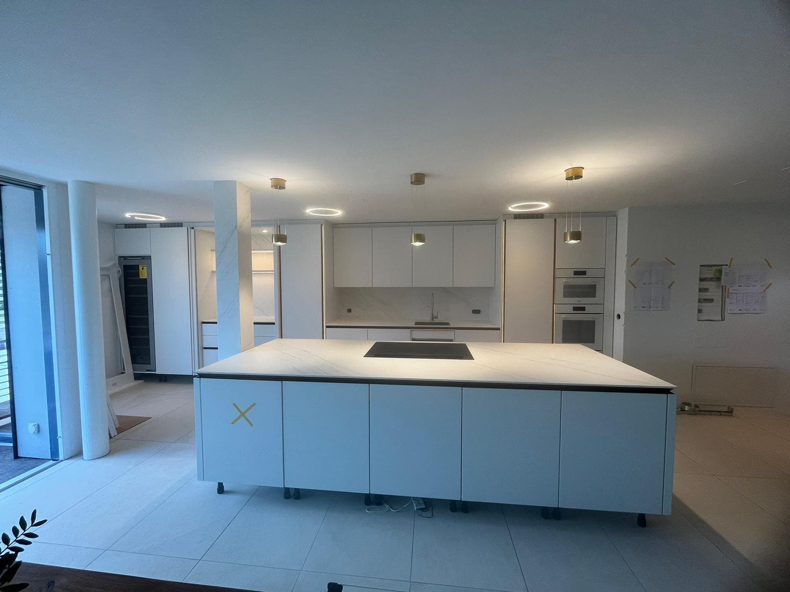 Eigentum Zürich — Inalco Super Blanco Gris 12mm
