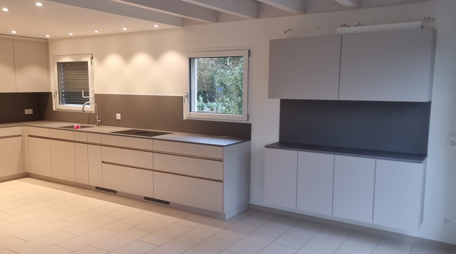 Eigentum Winterthur — Neolith Barro 20mm Abdeckung, 6mm Rückwand